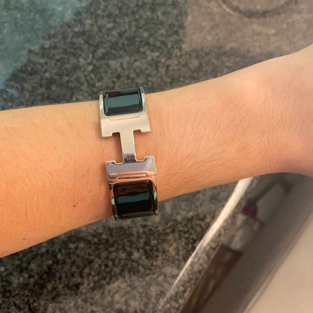 Black / Silver Clic Wide Enamel H Bracelet